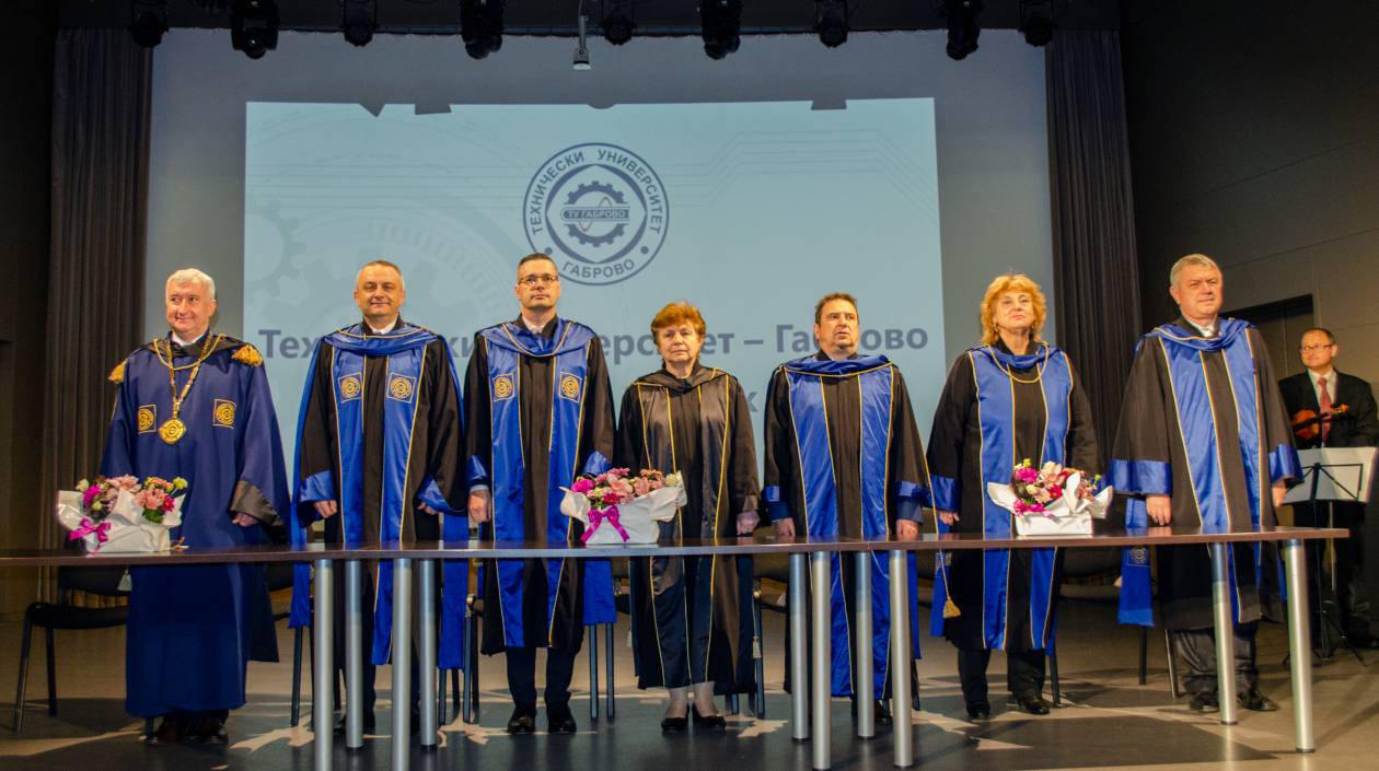 Тържествено дипломиране на абсолвентите от Випуск 2025  в Технически университет – Габрово